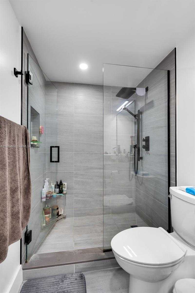 Small Image of 2500 PARKVIEW DR #2102, Hallandale Beach Number 22