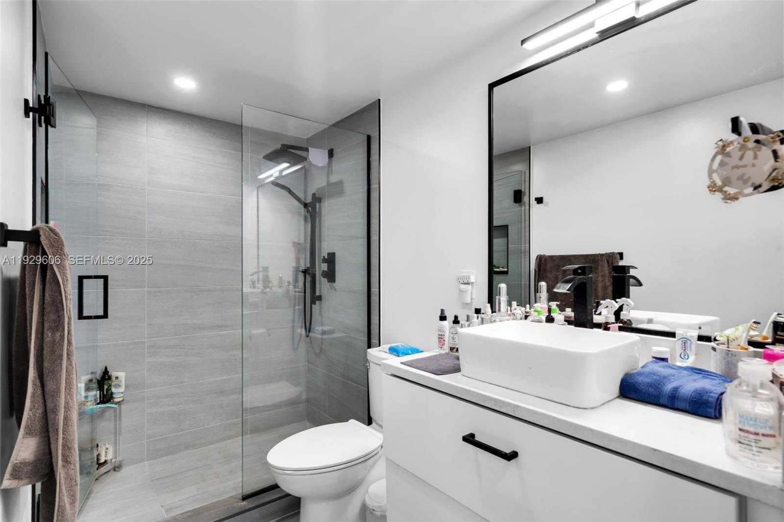 Small Image of 2500 PARKVIEW DR #2102, Hallandale Beach Number 25