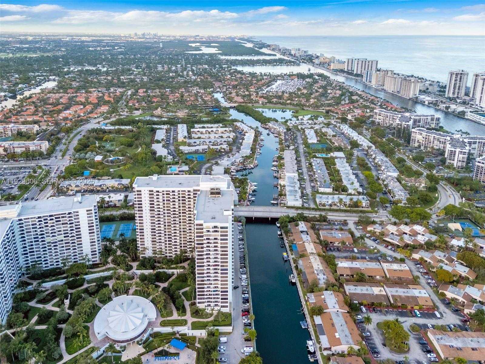 Small Image of 2500 PARKVIEW DR #2102, Hallandale Beach Number 28
