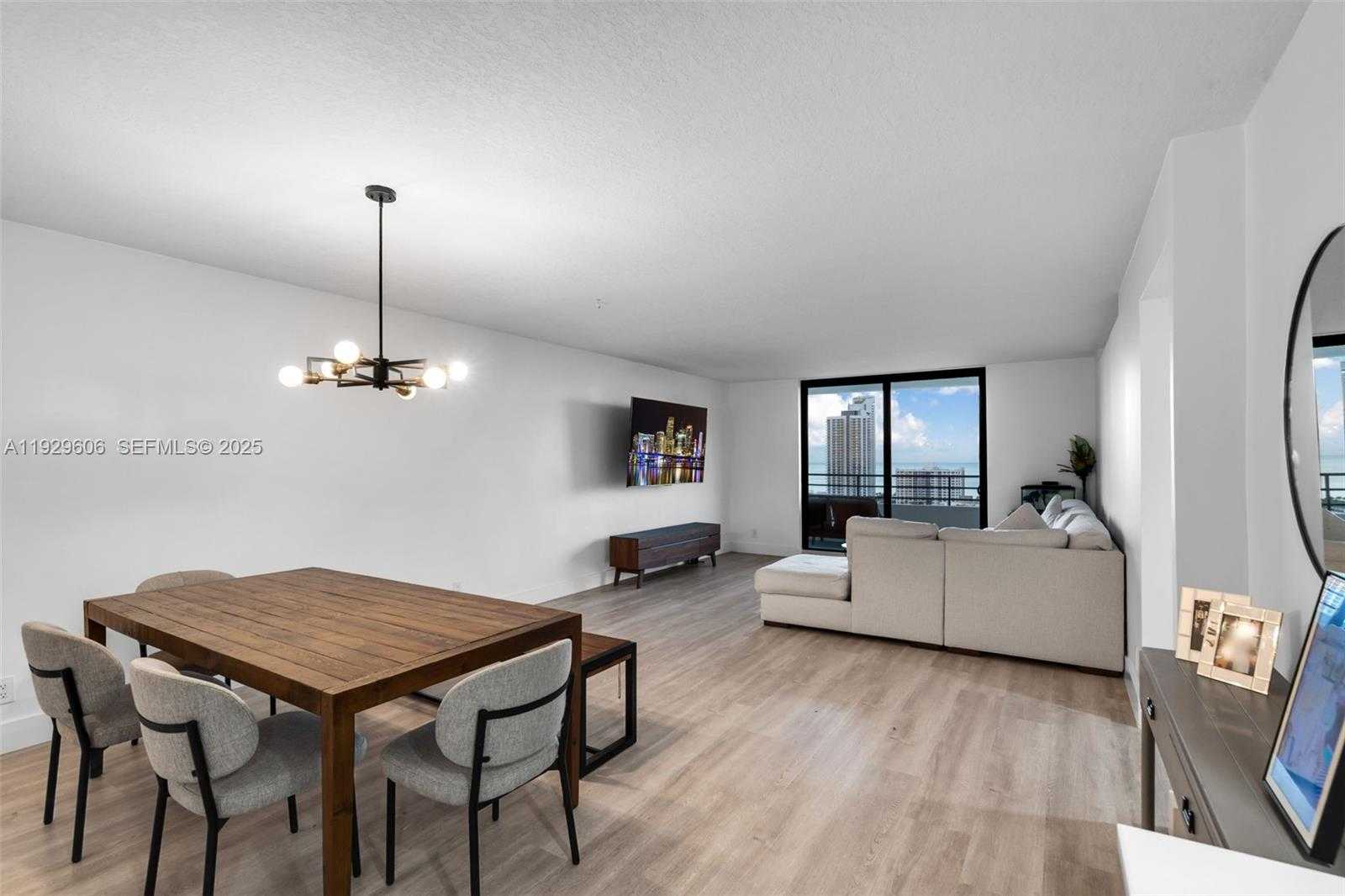 Small Image of 2500 PARKVIEW DR #2102, Hallandale Beach Number 3