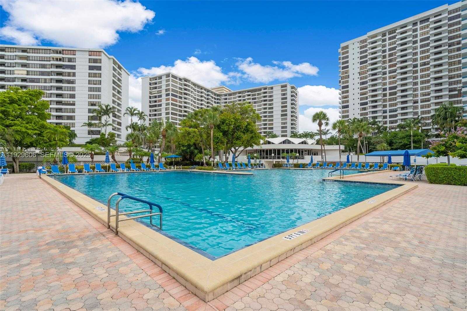 Small Image of 2500 PARKVIEW DR #2102, Hallandale Beach Number 31