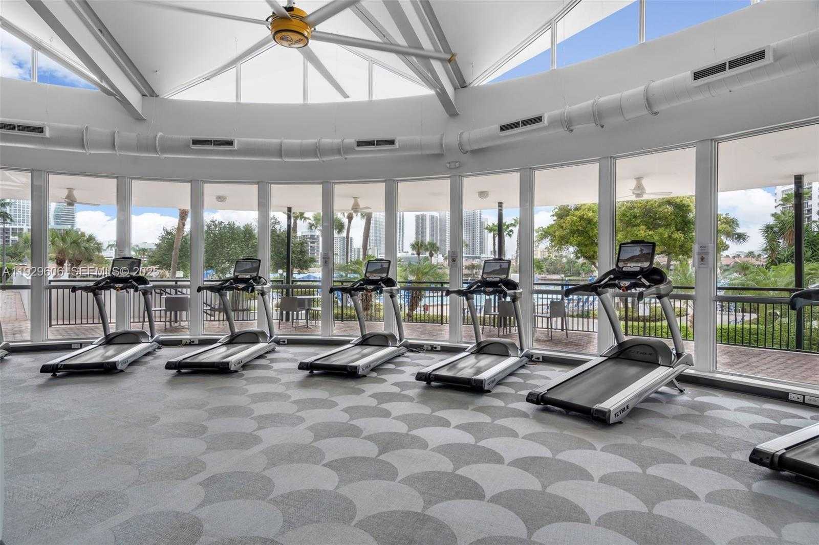 Small Image of 2500 PARKVIEW DR #2102, Hallandale Beach Number 33