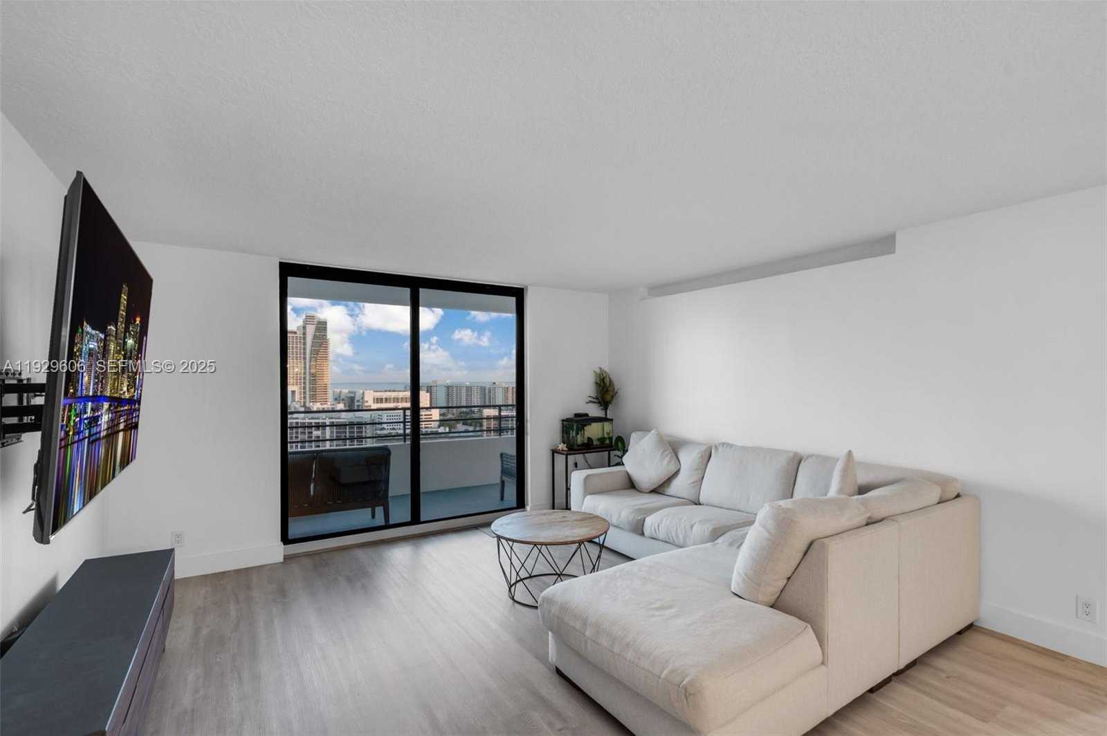 Small Image of 2500 PARKVIEW DR #2102, Hallandale Beach Number 4