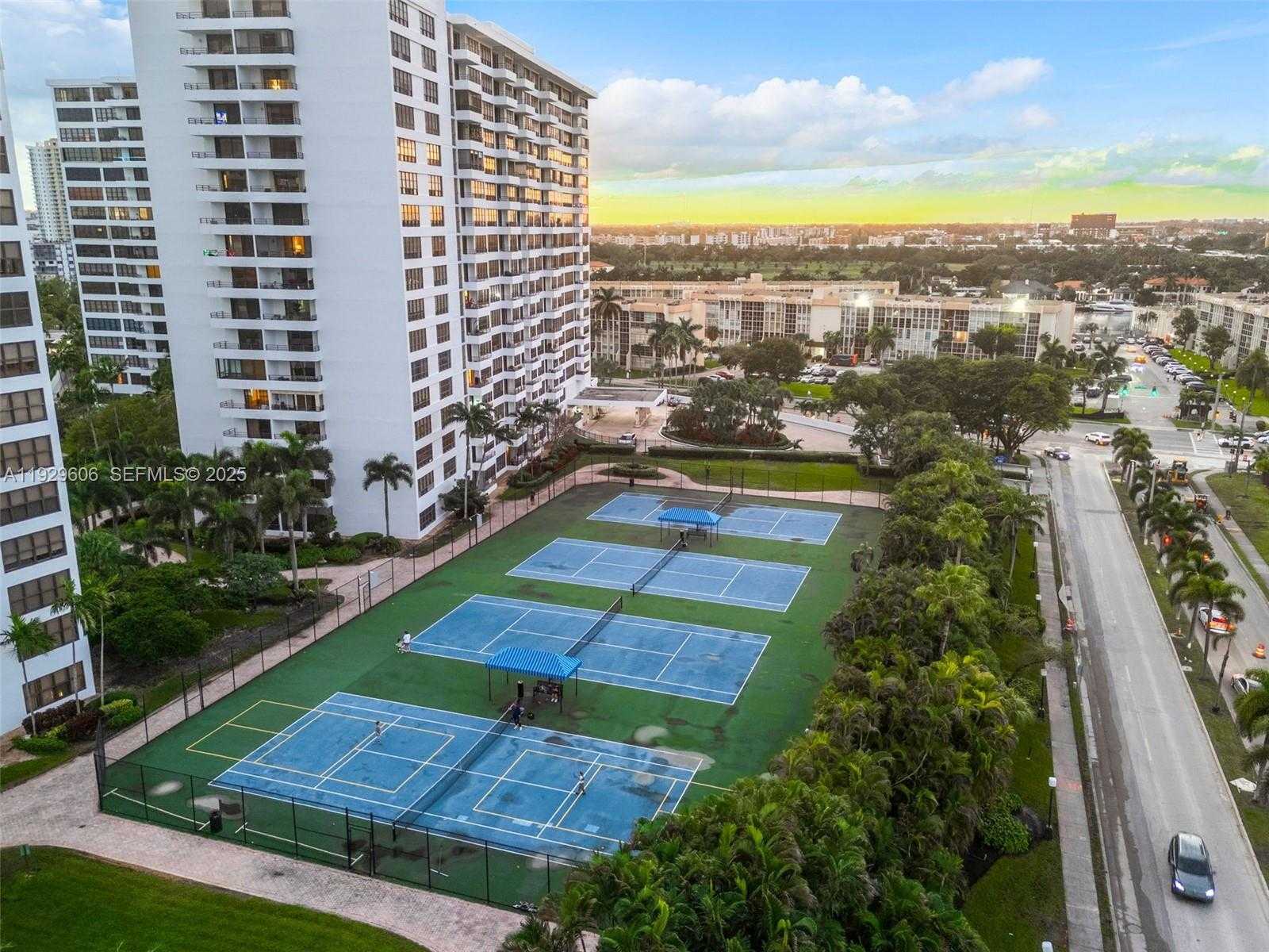 Small Image of 2500 PARKVIEW DR #2102, Hallandale Beach Number 42
