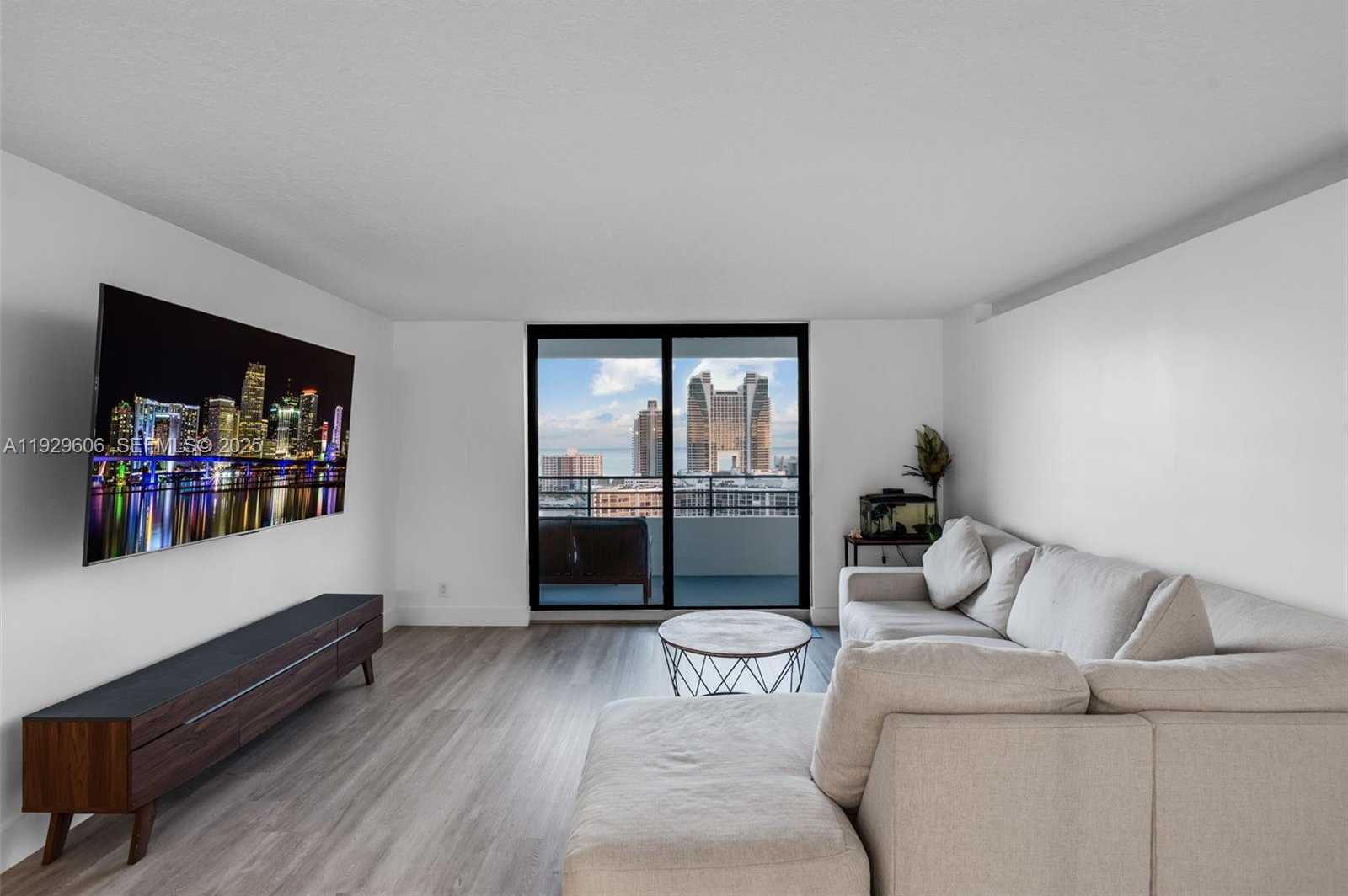 Small Image of 2500 PARKVIEW DR #2102, Hallandale Beach Number 6