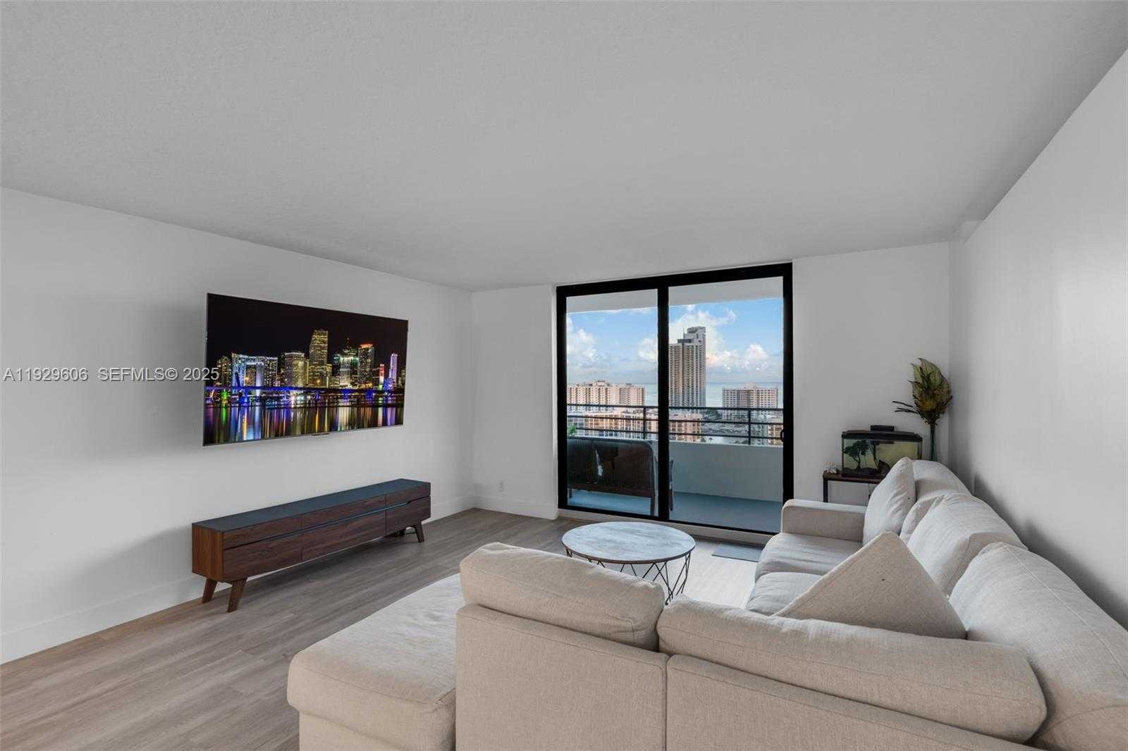 Small Image of 2500 PARKVIEW DR #2102, Hallandale Beach Number 7