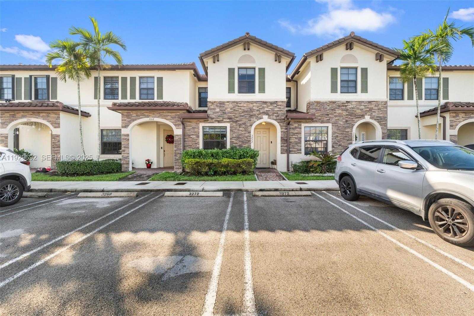 Small Image of 3272 WEST 92ND PL, Hialeah Number 1