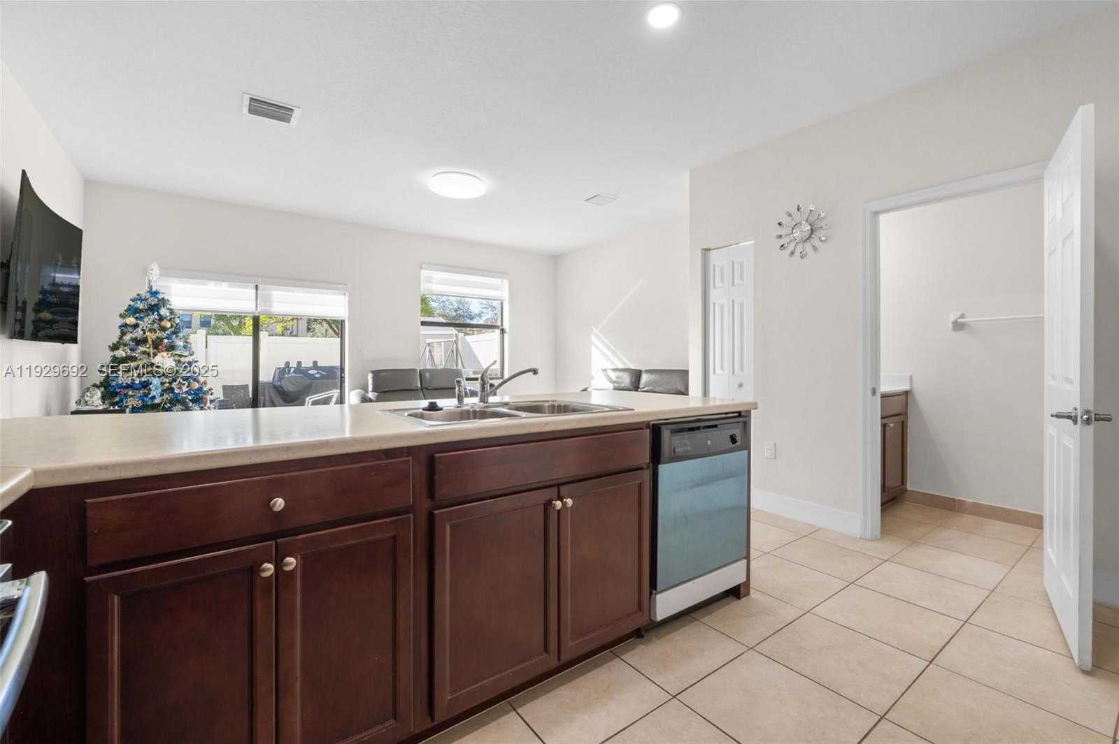 Small Image of 3272 WEST 92ND PL, Hialeah Number 10