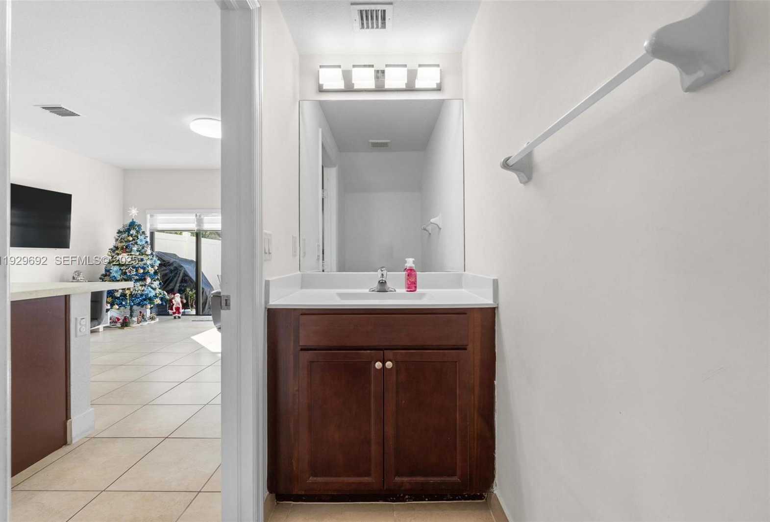 Small Image of 3272 WEST 92ND PL, Hialeah Number 11