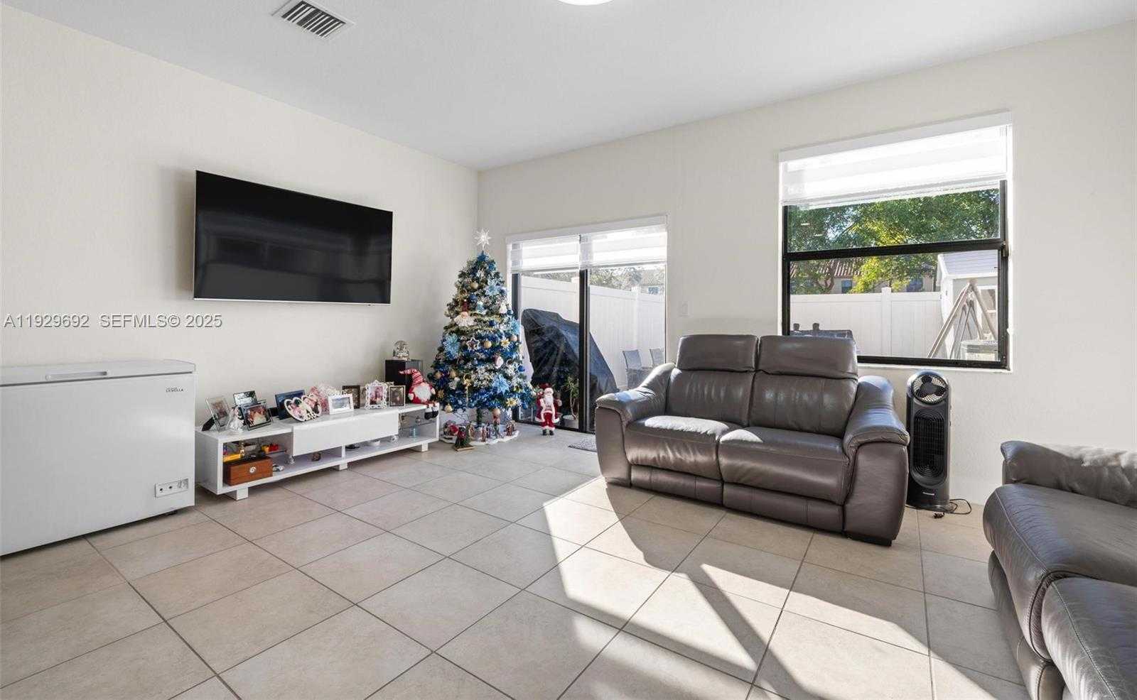 Small Image of 3272 WEST 92ND PL, Hialeah Number 12