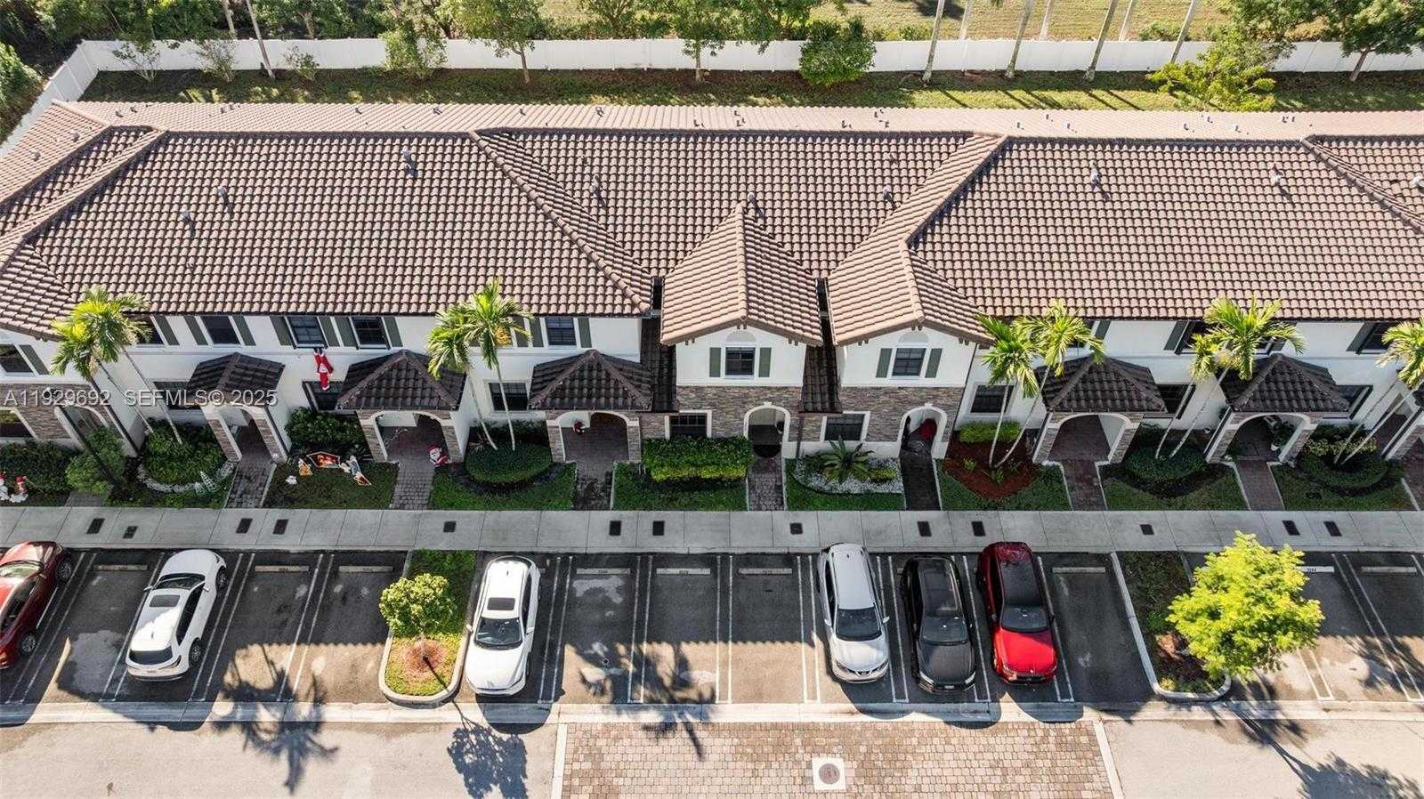 Small Image of 3272 WEST 92ND PL, Hialeah Number 31