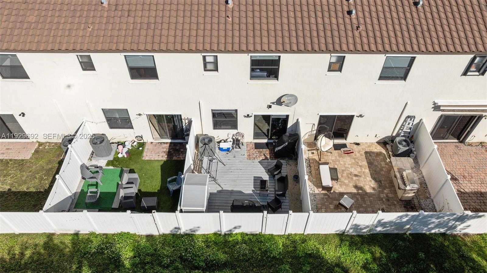 Small Image of 3272 WEST 92ND PL, Hialeah Number 32