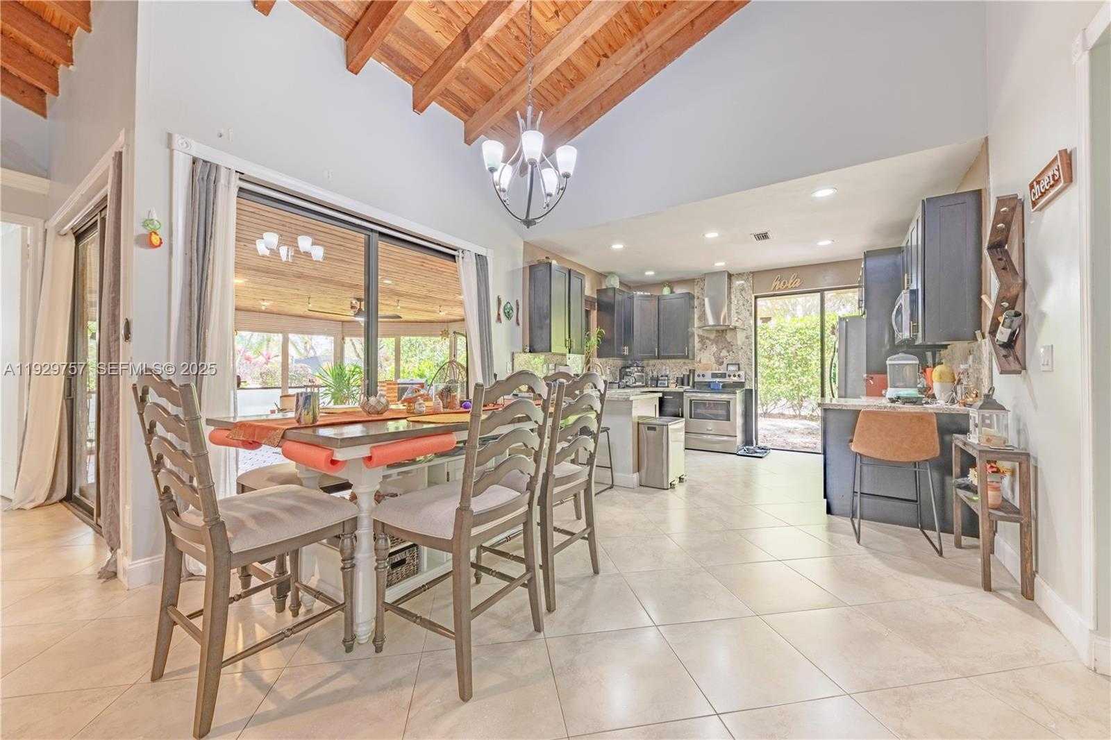 Small Image of 8097 ROYAL PALM CIR, Tamarac Number 12