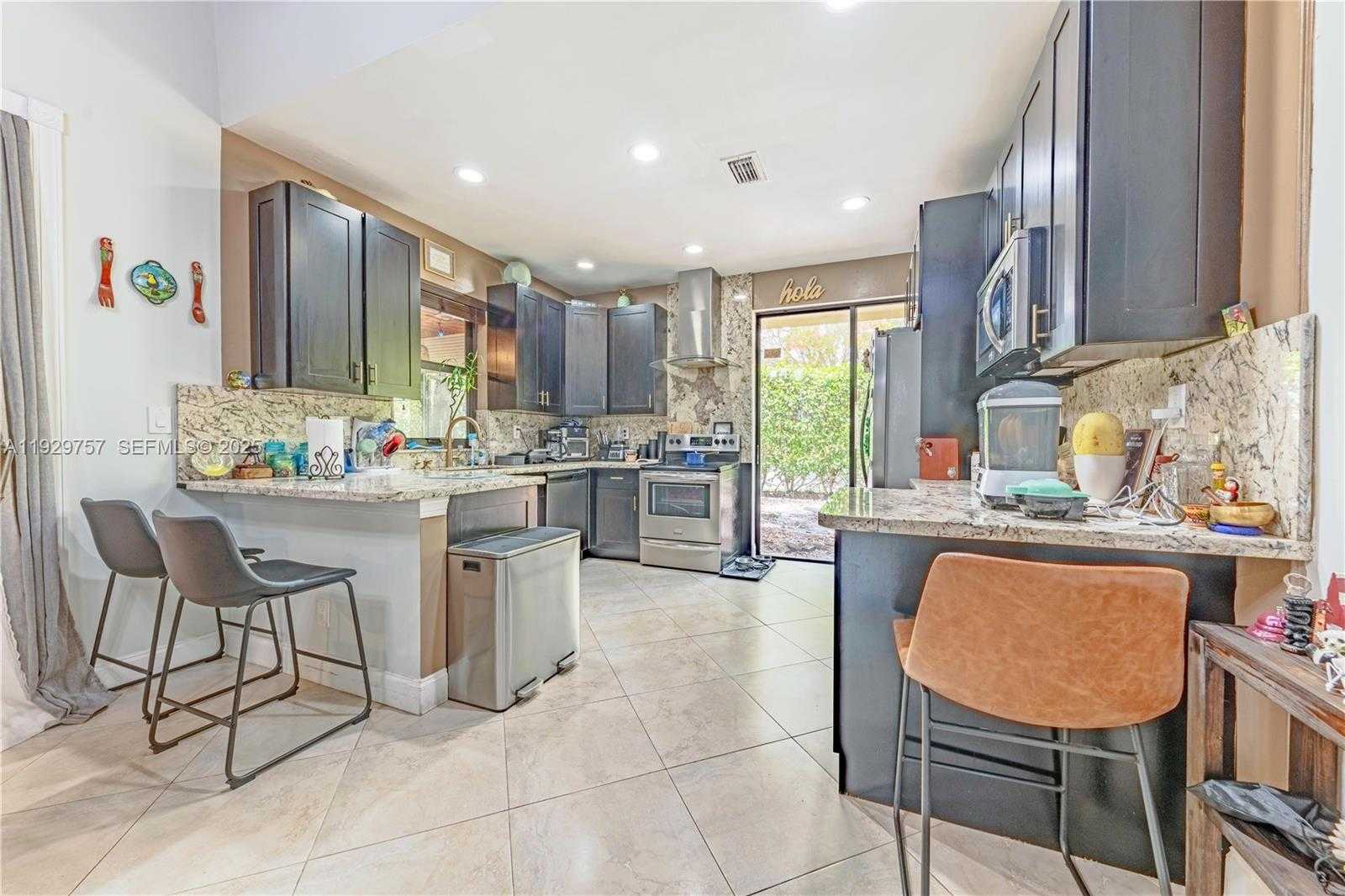 Small Image of 8097 ROYAL PALM CIR, Tamarac Number 13