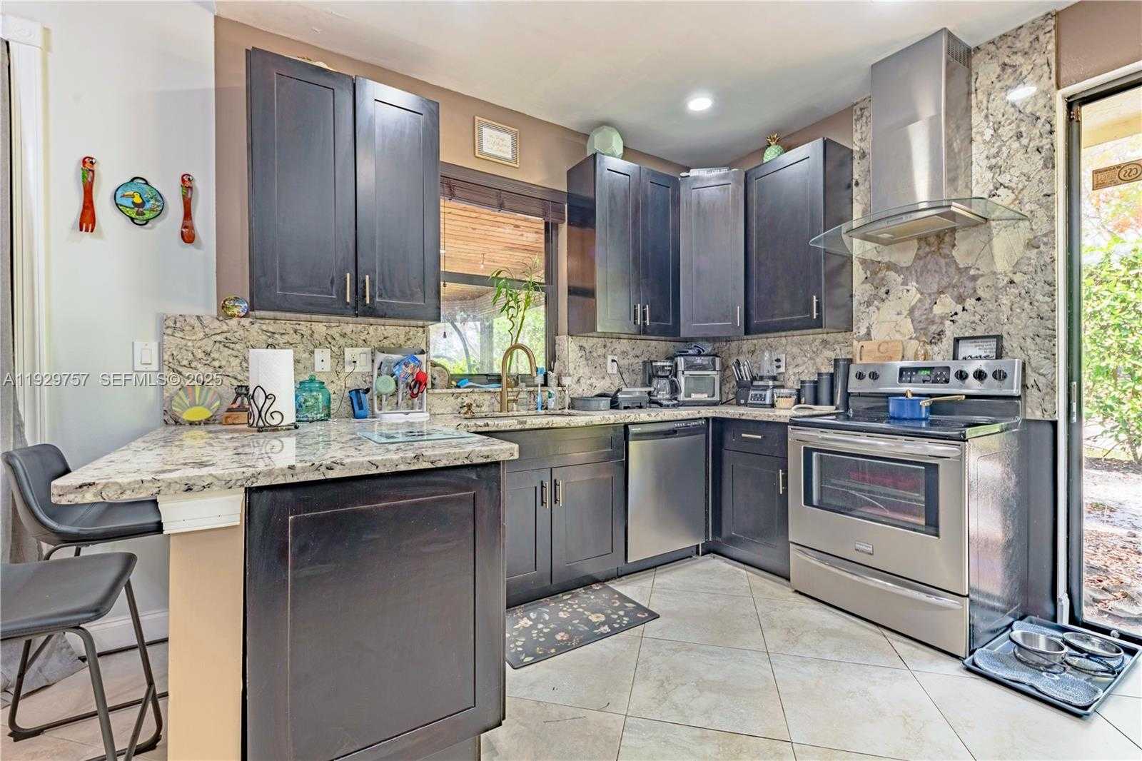 Small Image of 8097 ROYAL PALM CIR, Tamarac Number 14