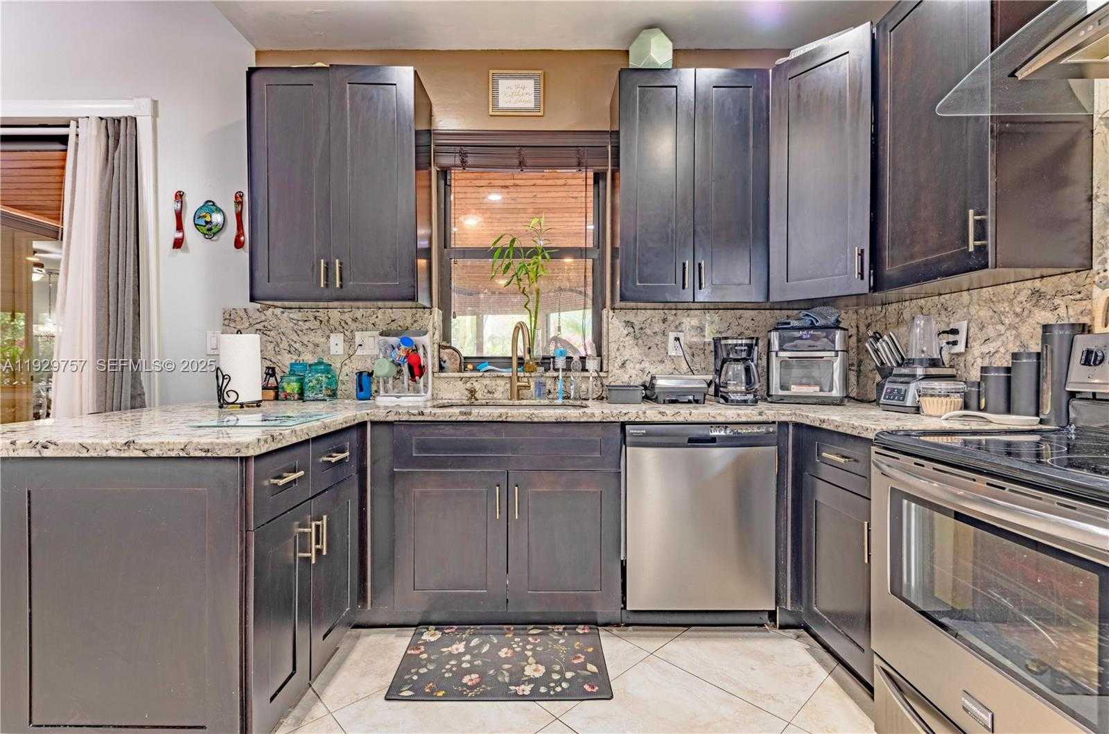 Small Image of 8097 ROYAL PALM CIR, Tamarac Number 16