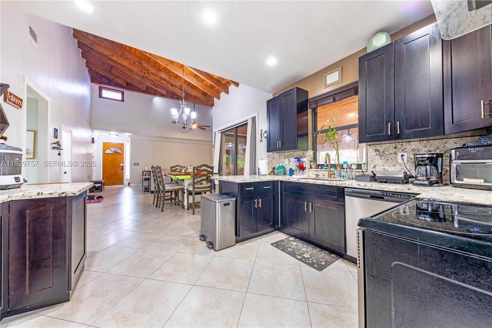 Small Image of 8097 ROYAL PALM CIR, Tamarac Number 18