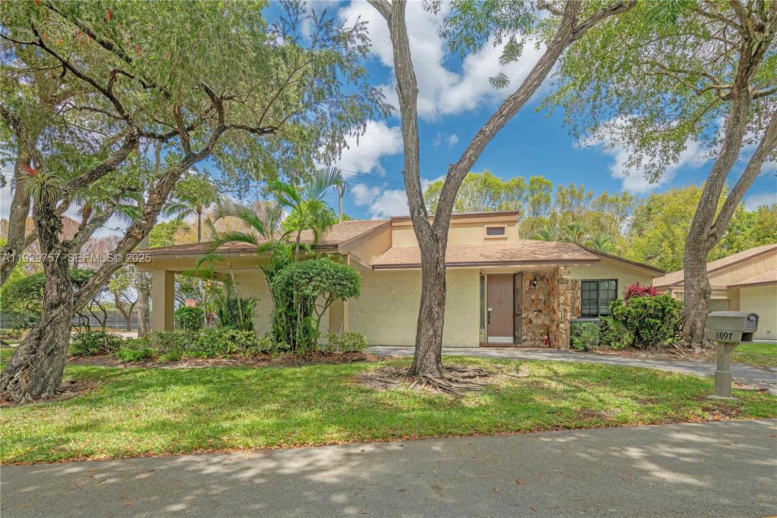 Small Image of 8097 ROYAL PALM CIR, Tamarac Number 2