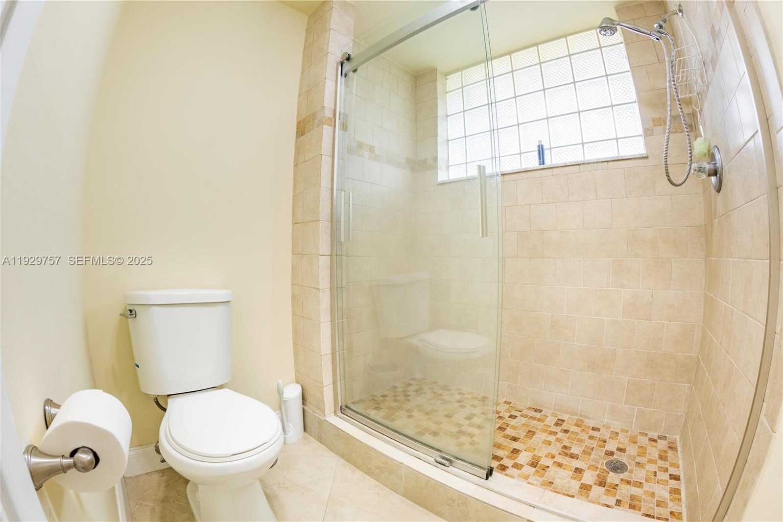 Small Image of 8097 ROYAL PALM CIR, Tamarac Number 24