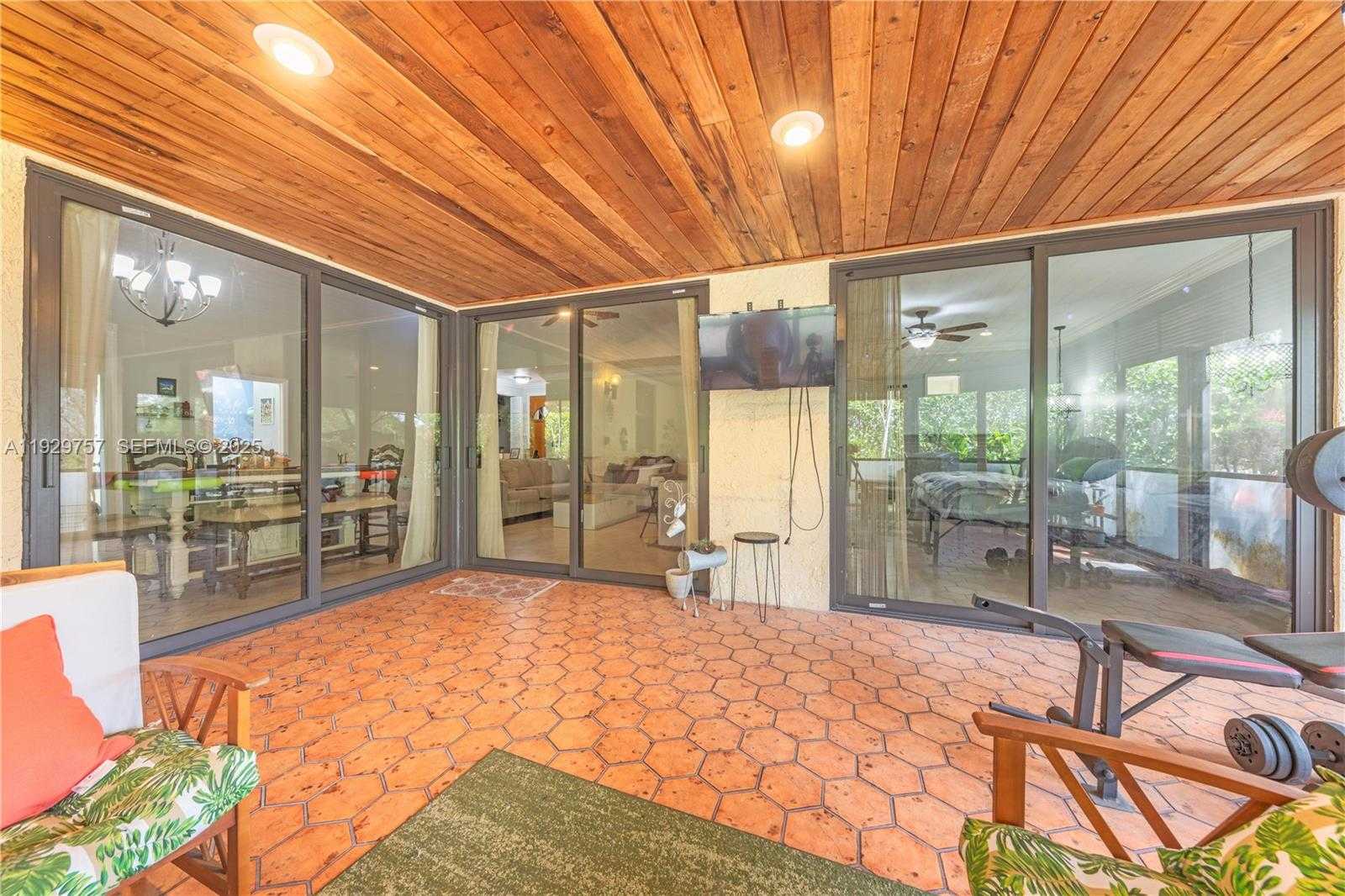 Small Image of 8097 ROYAL PALM CIR, Tamarac Number 33