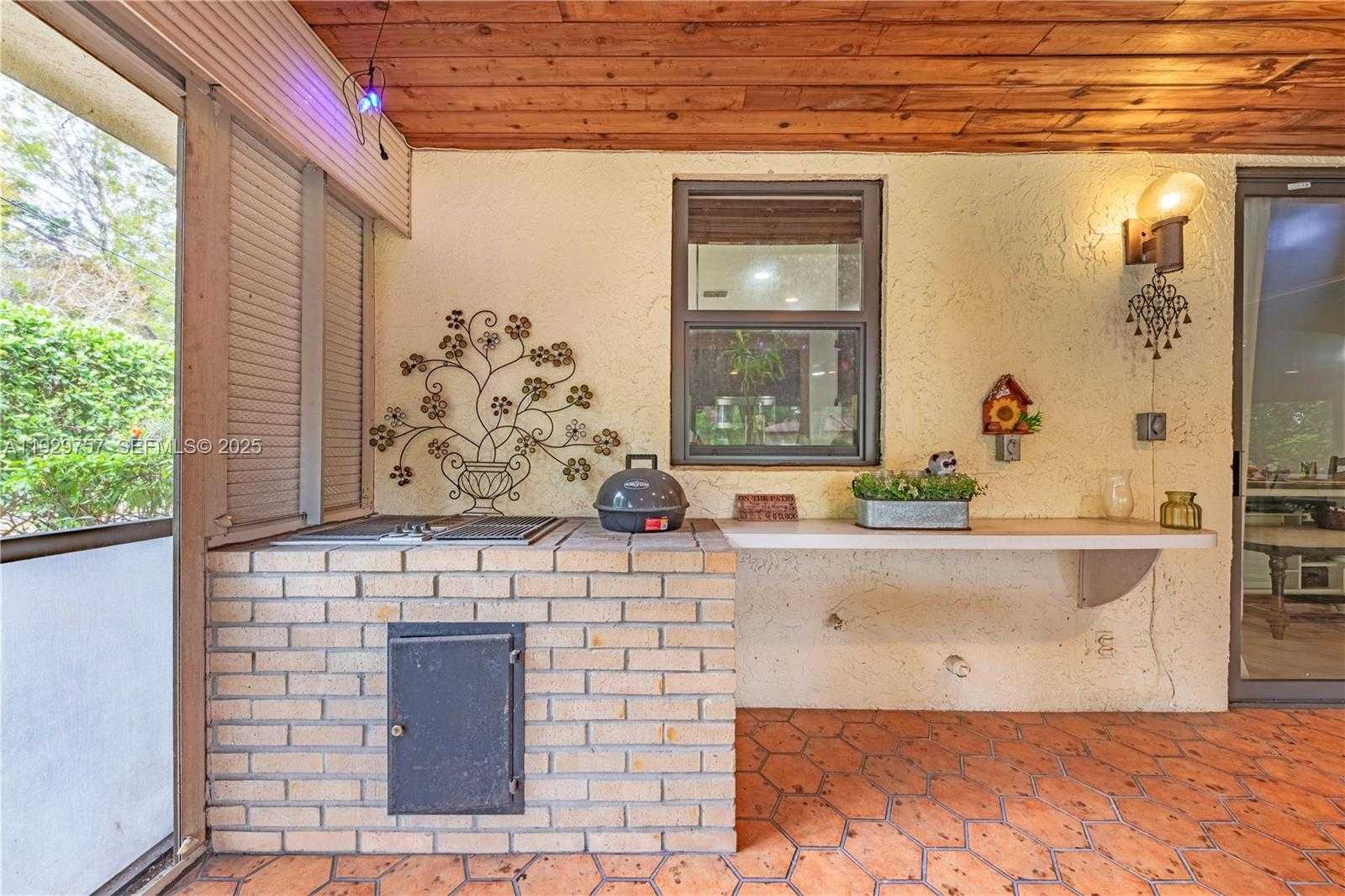 Small Image of 8097 ROYAL PALM CIR, Tamarac Number 34