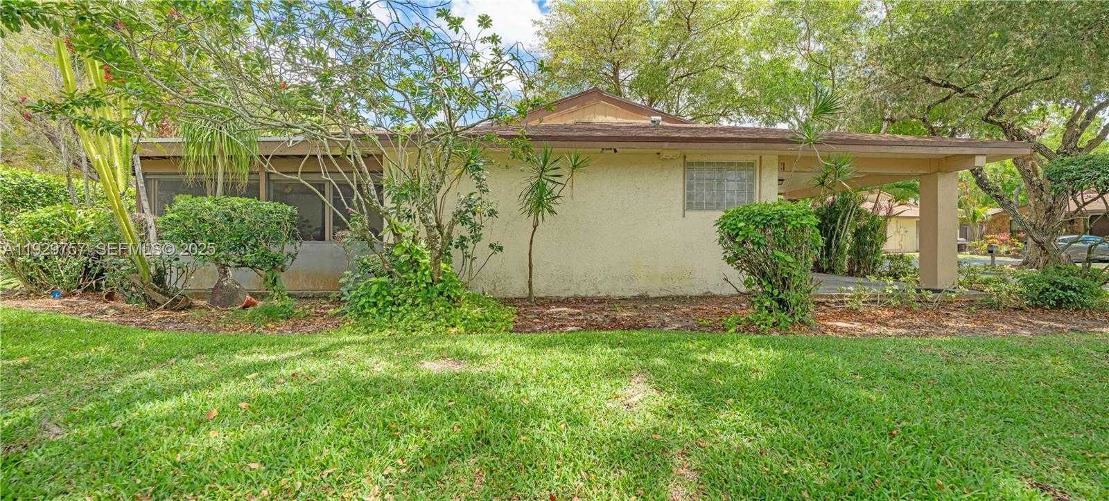 Small Image of 8097 ROYAL PALM CIR, Tamarac Number 36