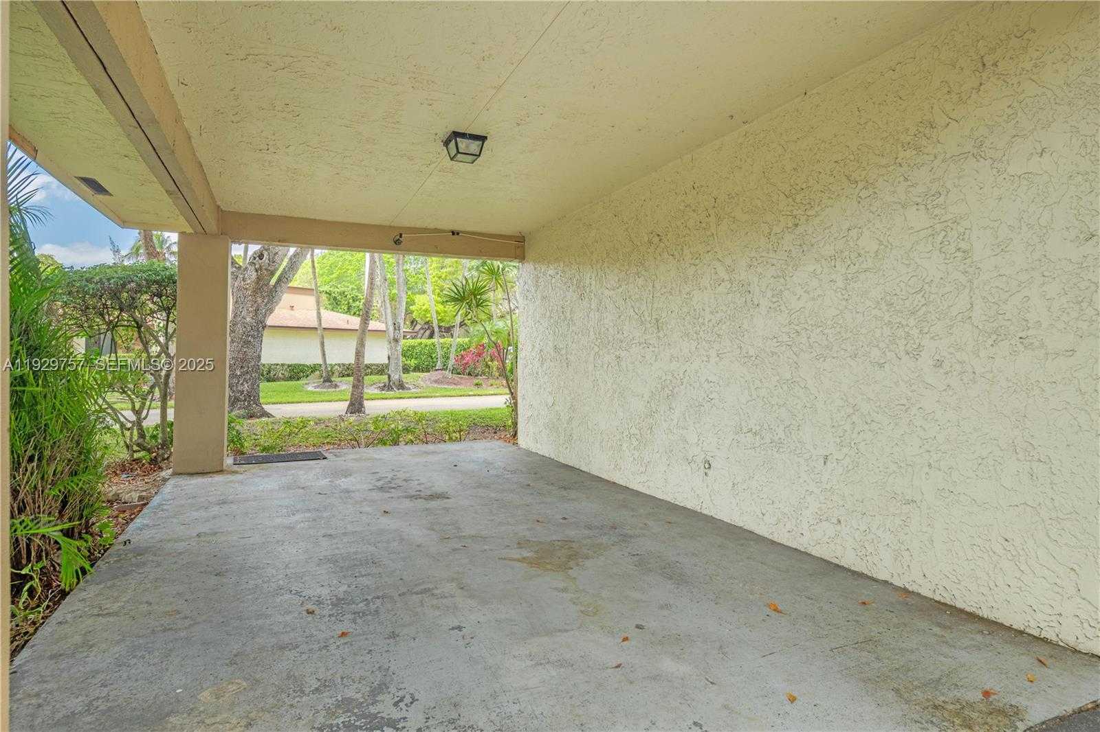 Small Image of 8097 ROYAL PALM CIR, Tamarac Number 4