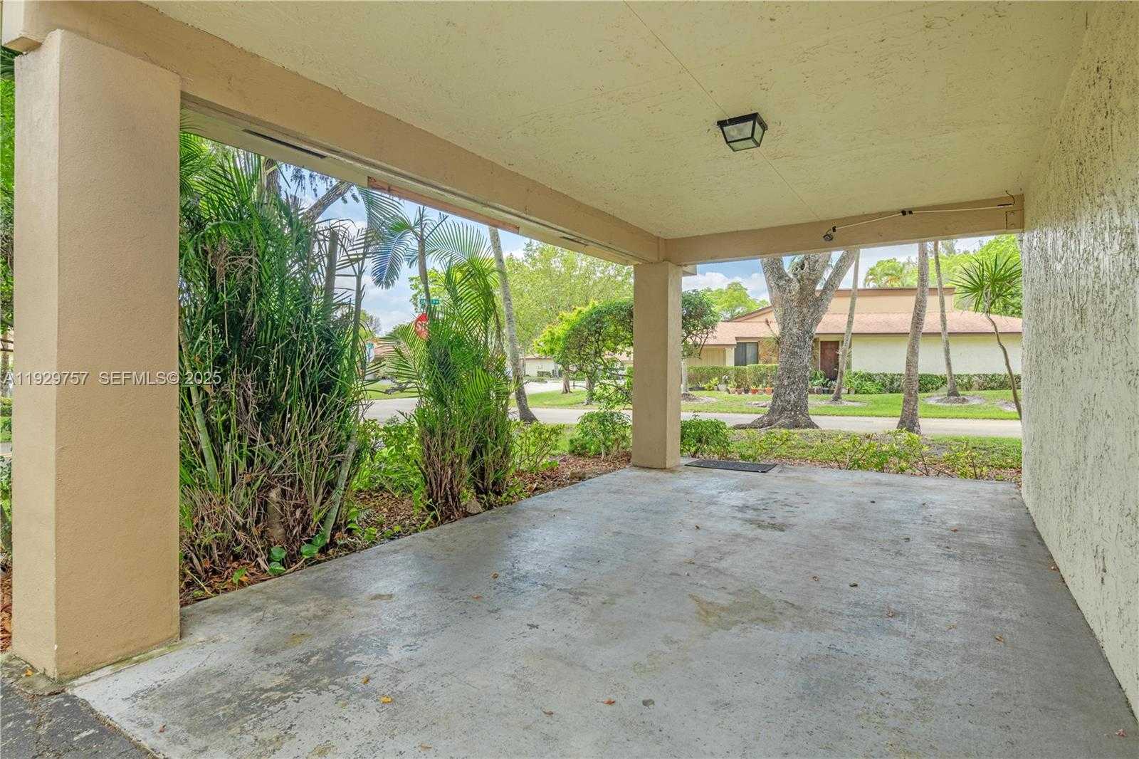 Small Image of 8097 ROYAL PALM CIR, Tamarac Number 5