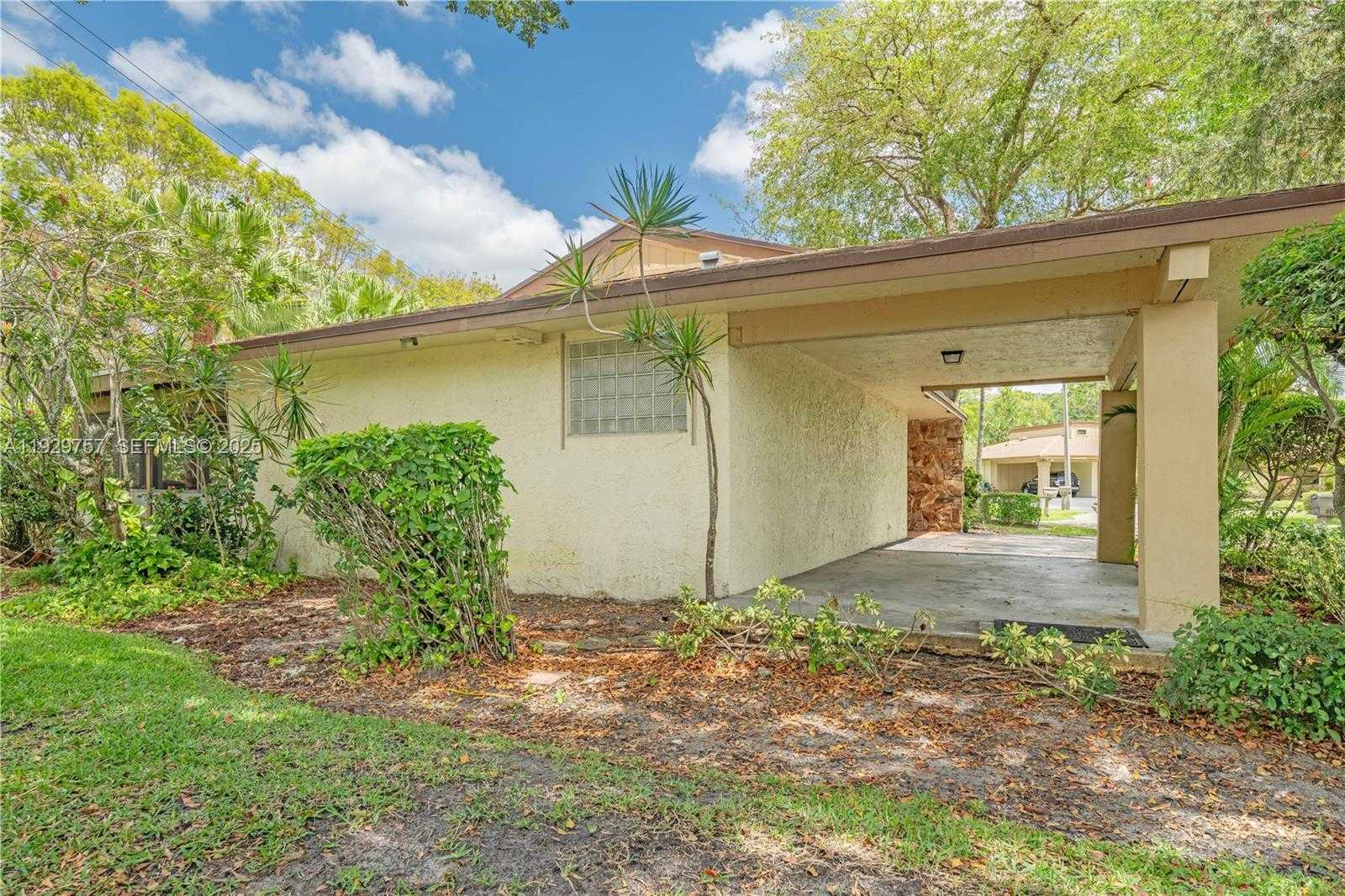 Small Image of 8097 ROYAL PALM CIR, Tamarac Number 7
