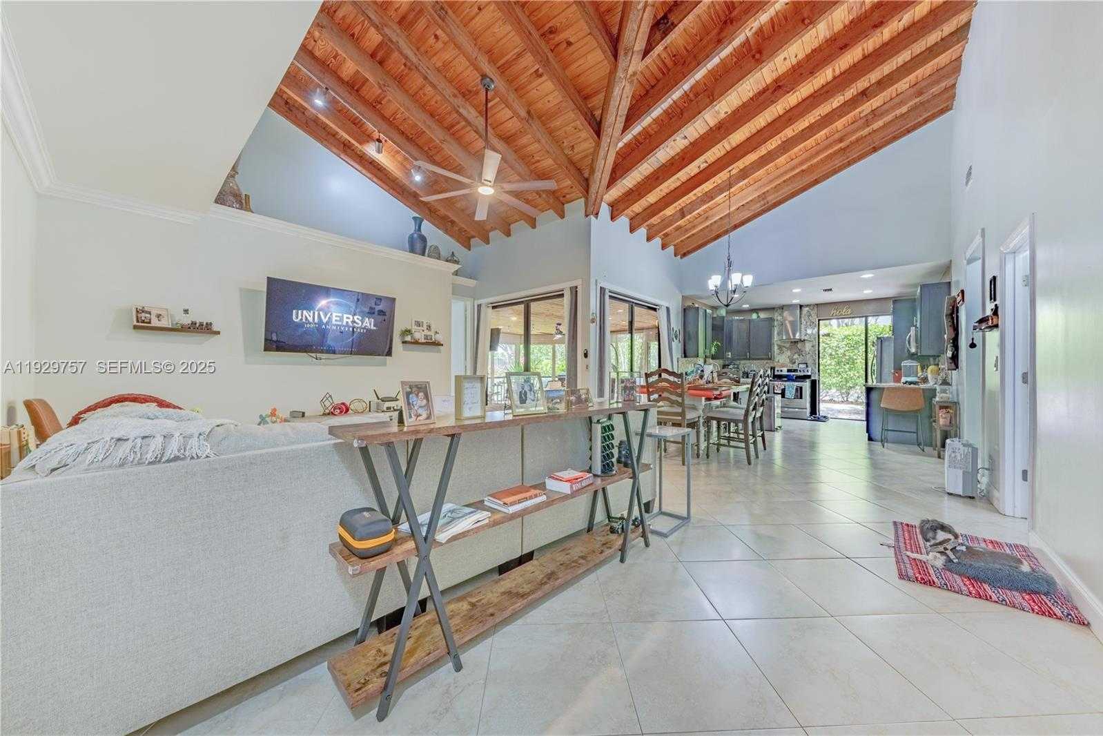 Small Image of 8097 ROYAL PALM CIR, Tamarac Number 9