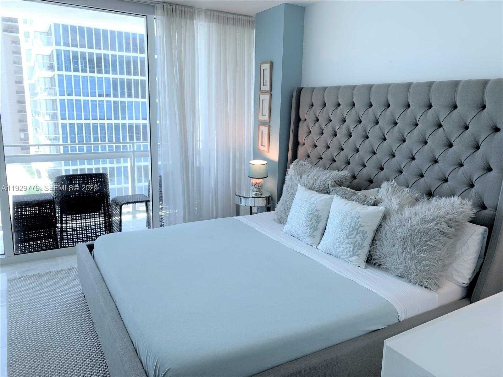 Small Image of 6801 COLLINS AVE #1110 (Door 1106), Miami Beach Number 11