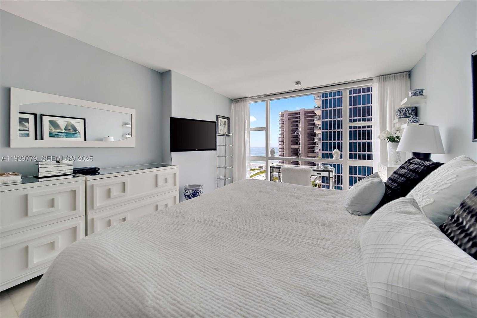 Small Image of 6801 COLLINS AVE #1110 (Door 1106), Miami Beach Number 16