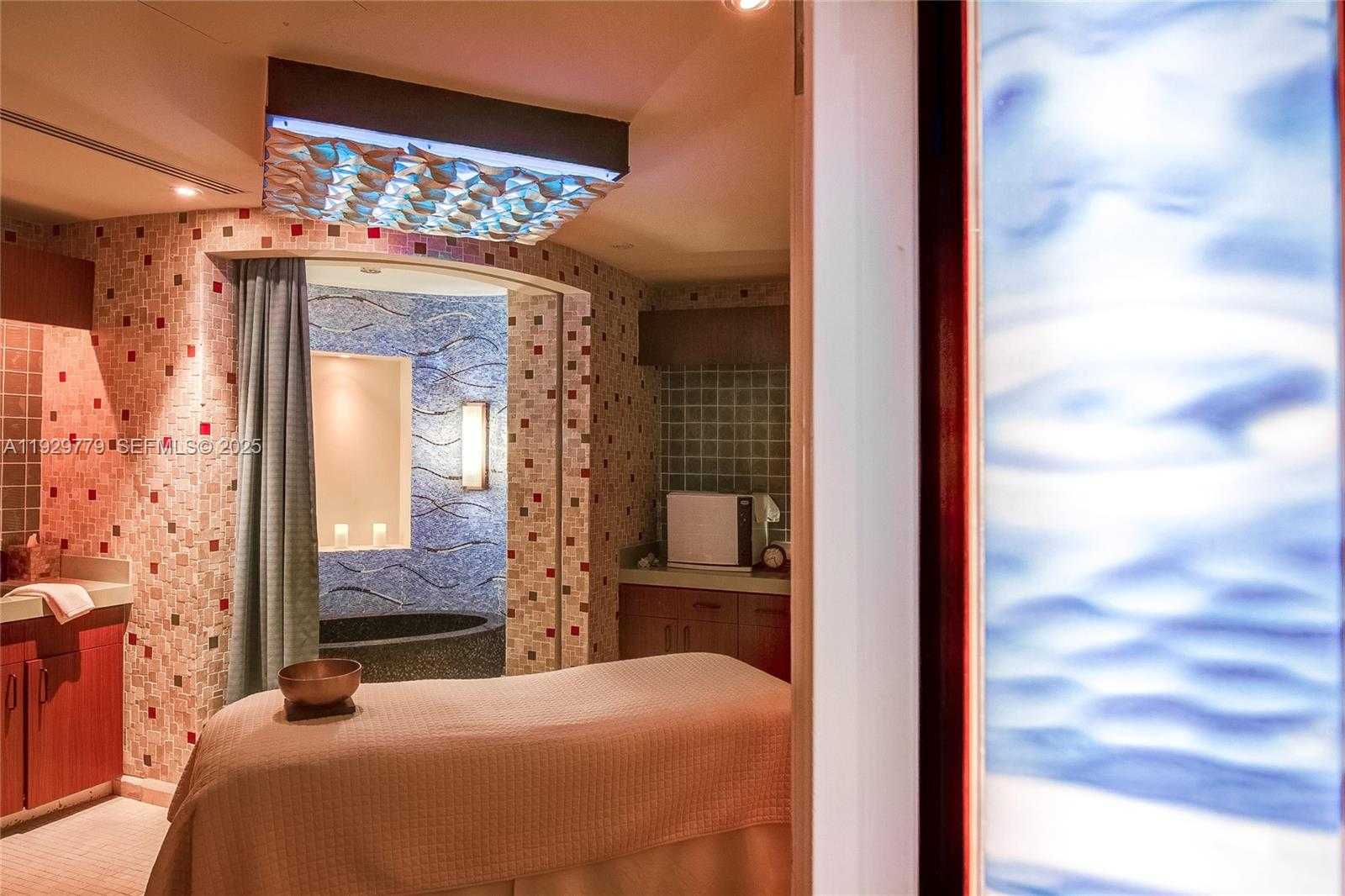 Small Image of 6801 COLLINS AVE #1110 (Door 1106), Miami Beach Number 39