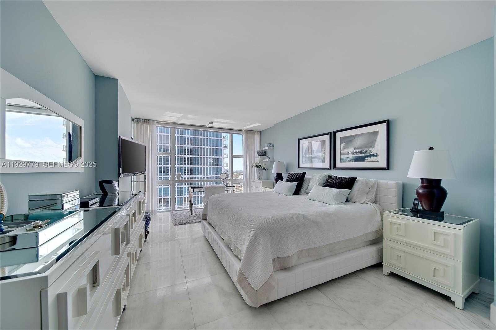 Small Image of 6801 COLLINS AVE #1110 (Door 1106), Miami Beach Number 4