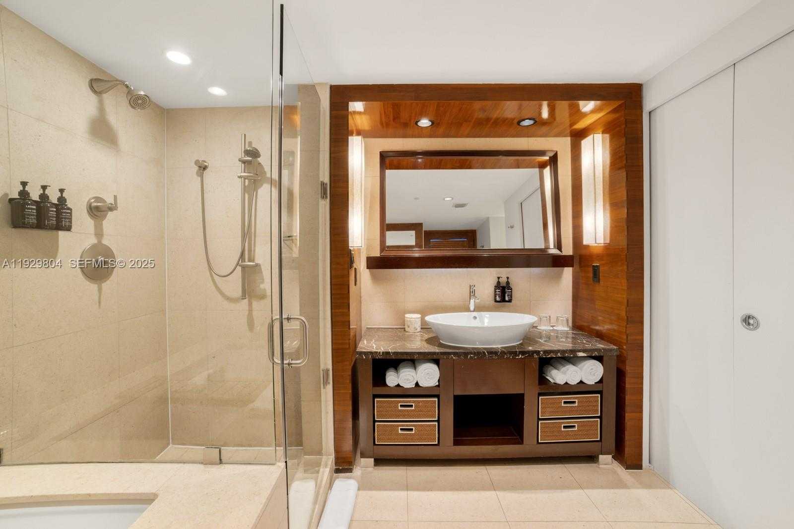 Small Image of 6801 COLLINS AVE #914, Miami Beach Number 22