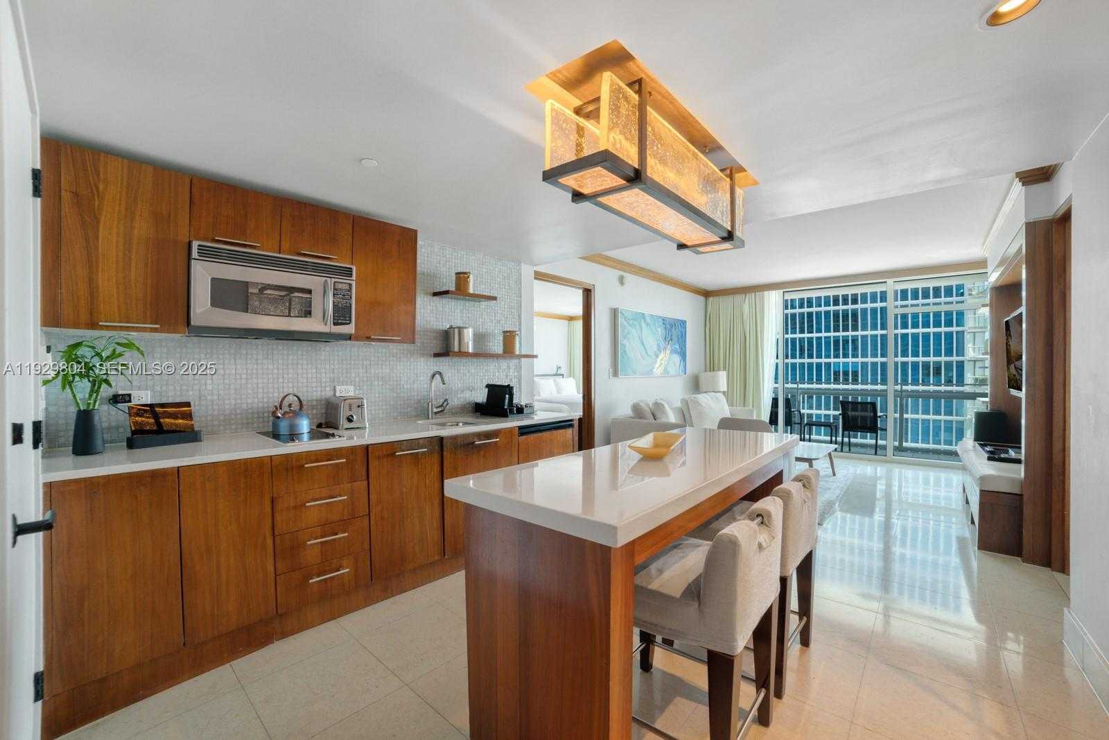 Small Image of 6801 COLLINS AVE #914, Miami Beach Number 3