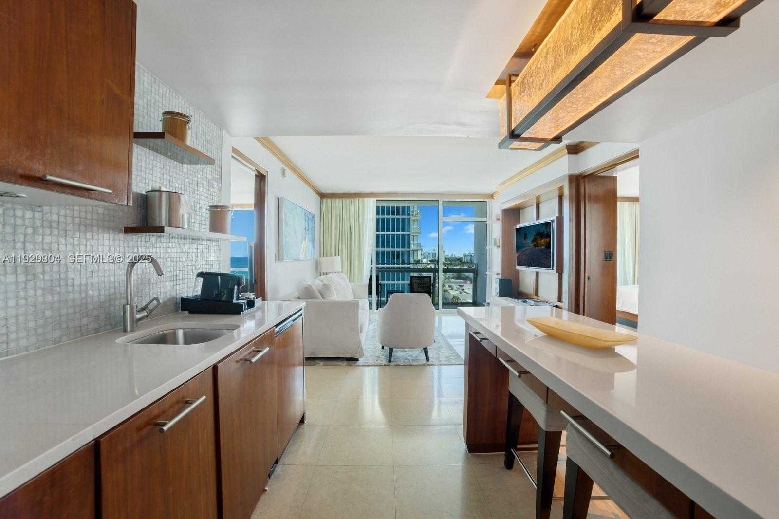 Small Image of 6801 COLLINS AVE #914, Miami Beach Number 4