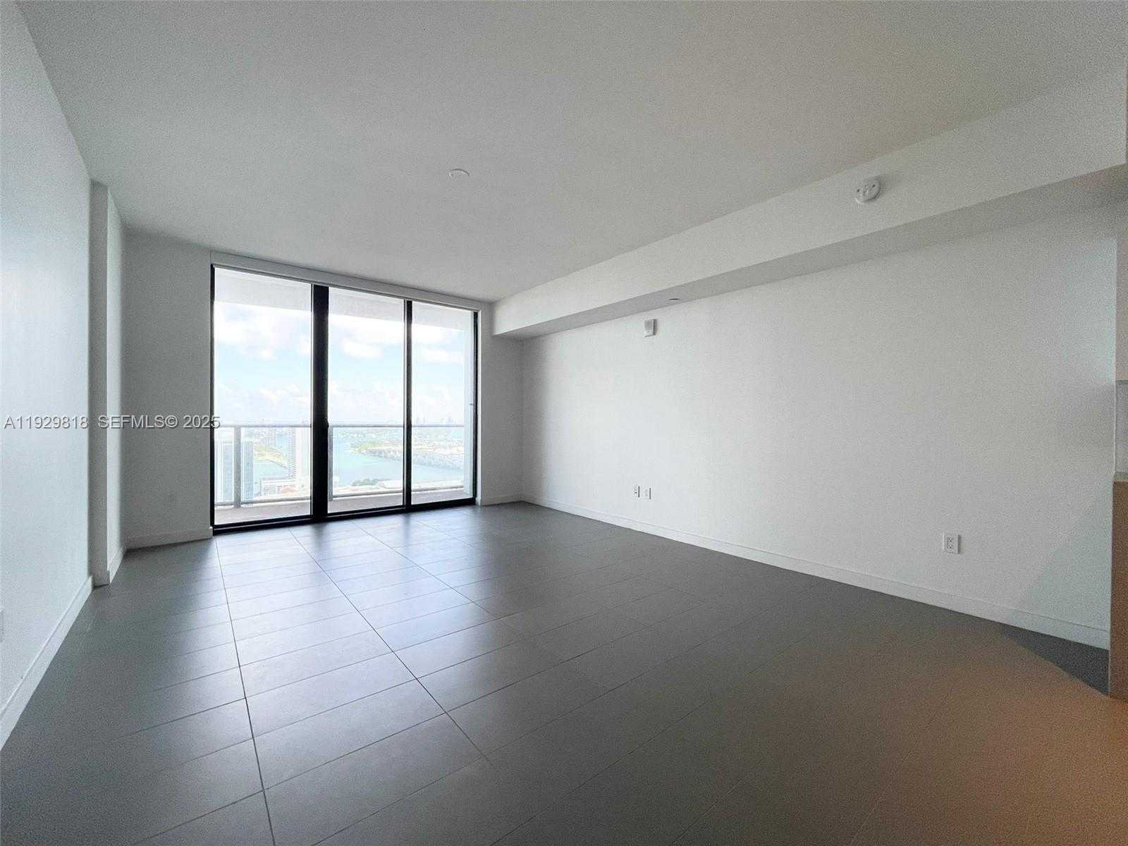 Imagen de Pequeño Objeto