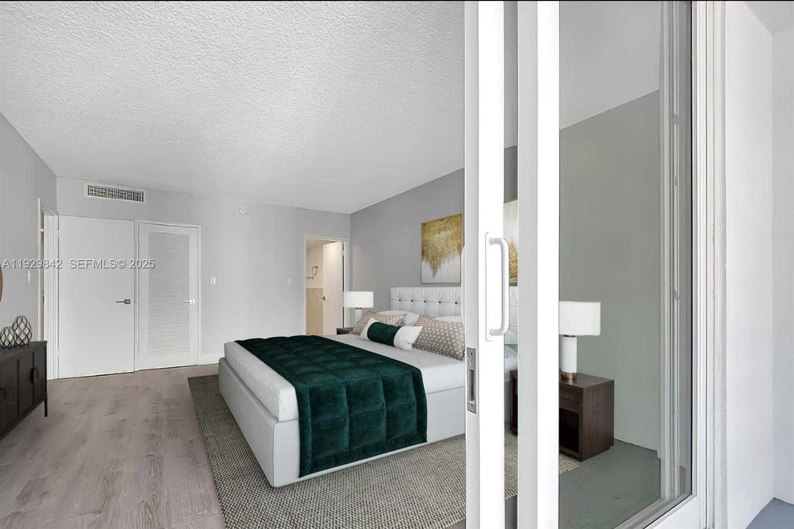Small Image of 5401 COLLINS AVE #411, Miami Beach Number 10