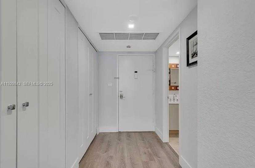 Small Image of 5401 COLLINS AVE #411, Miami Beach Number 22