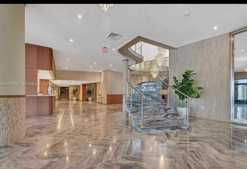 Small Image of 5401 COLLINS AVE #411, Miami Beach Number 34