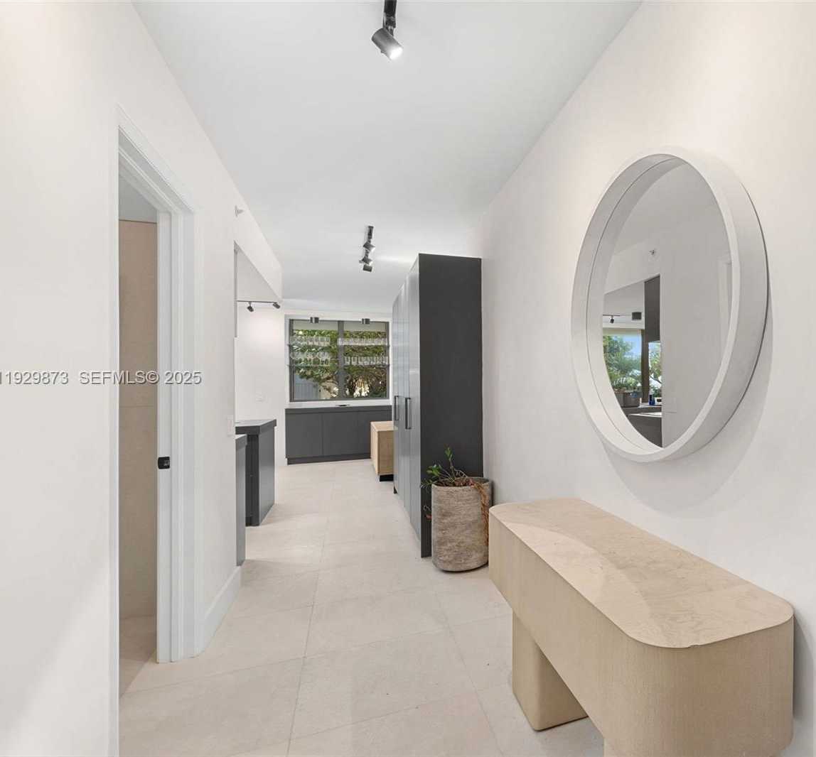 Small Image of 5875 COLLINS AVE #501, Miami Beach Number 14