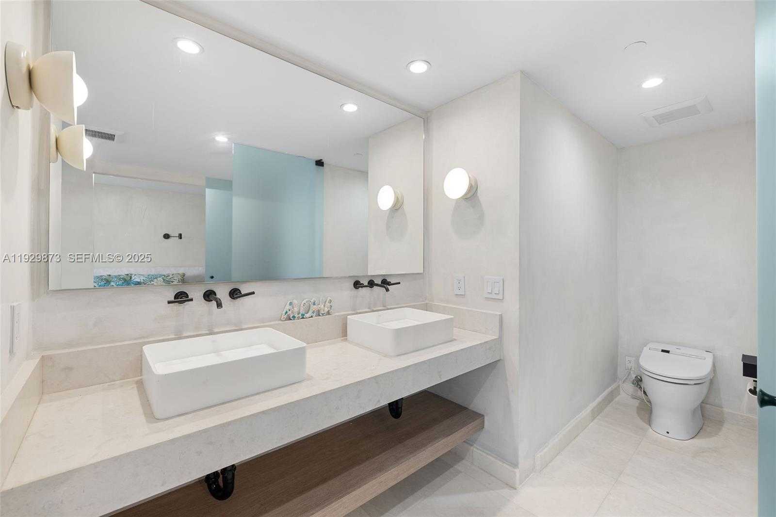 Small Image of 5875 COLLINS AVE #501, Miami Beach Number 17