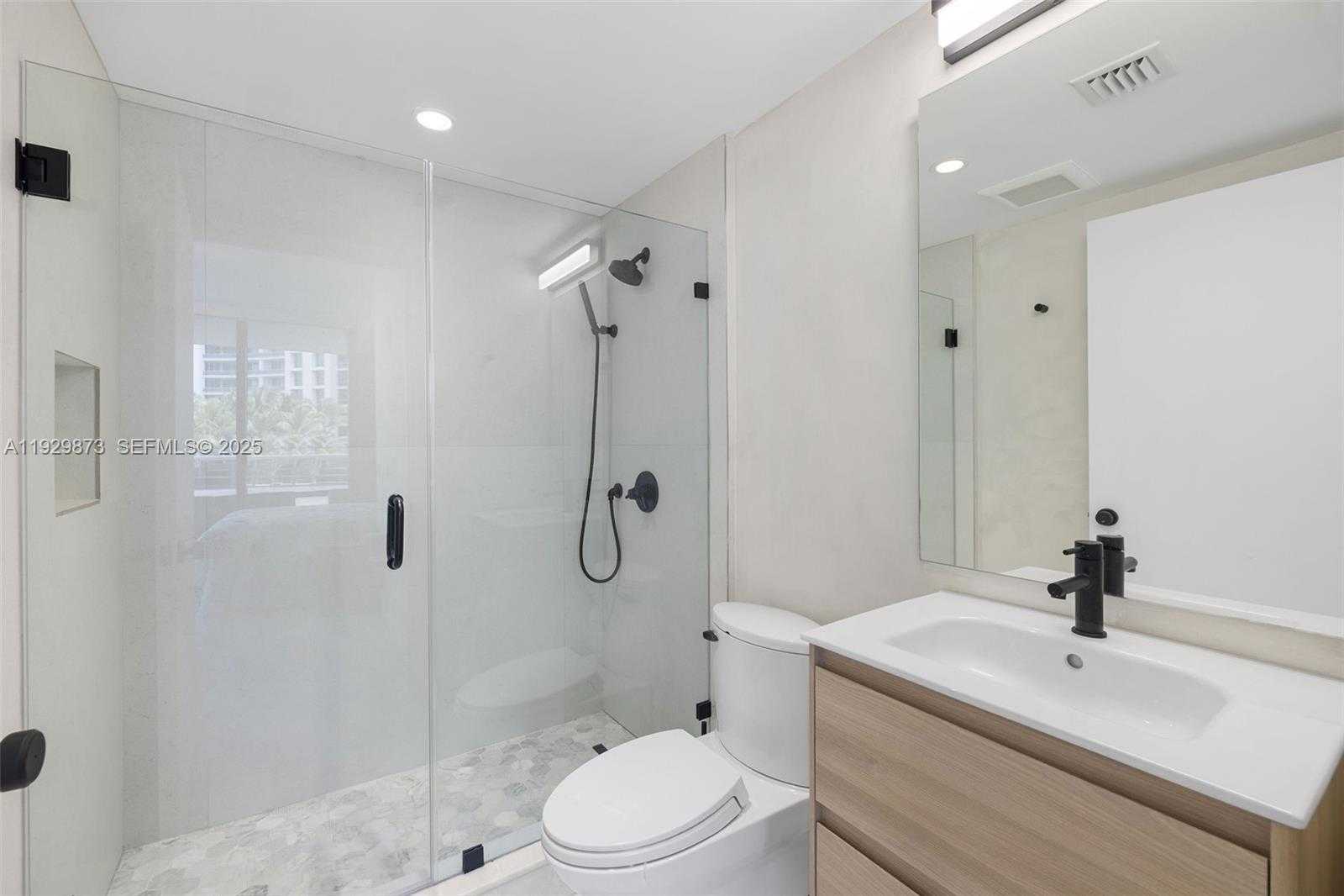 Small Image of 5875 COLLINS AVE #501, Miami Beach Number 20