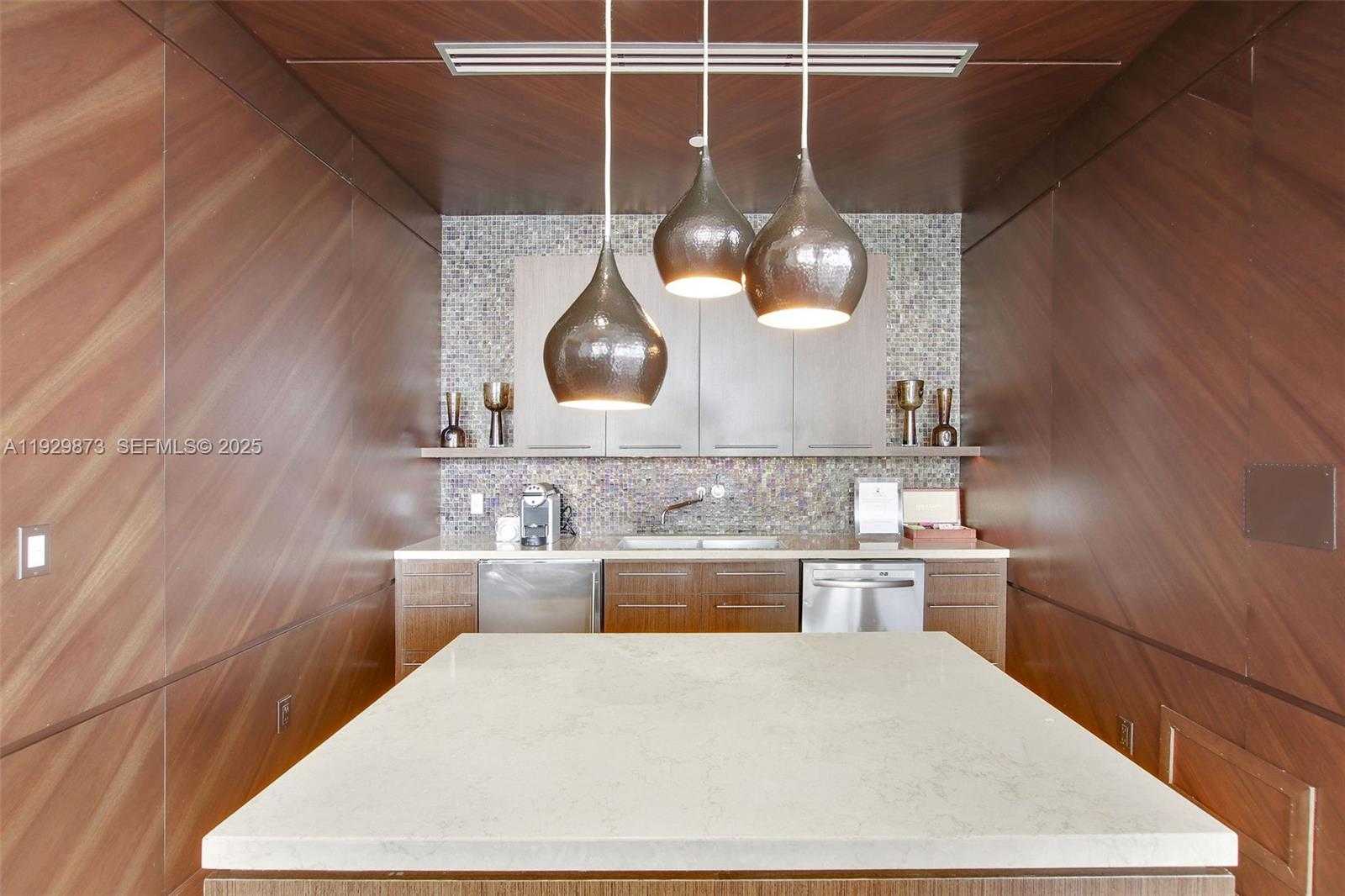 Small Image of 5875 COLLINS AVE #501, Miami Beach Number 27