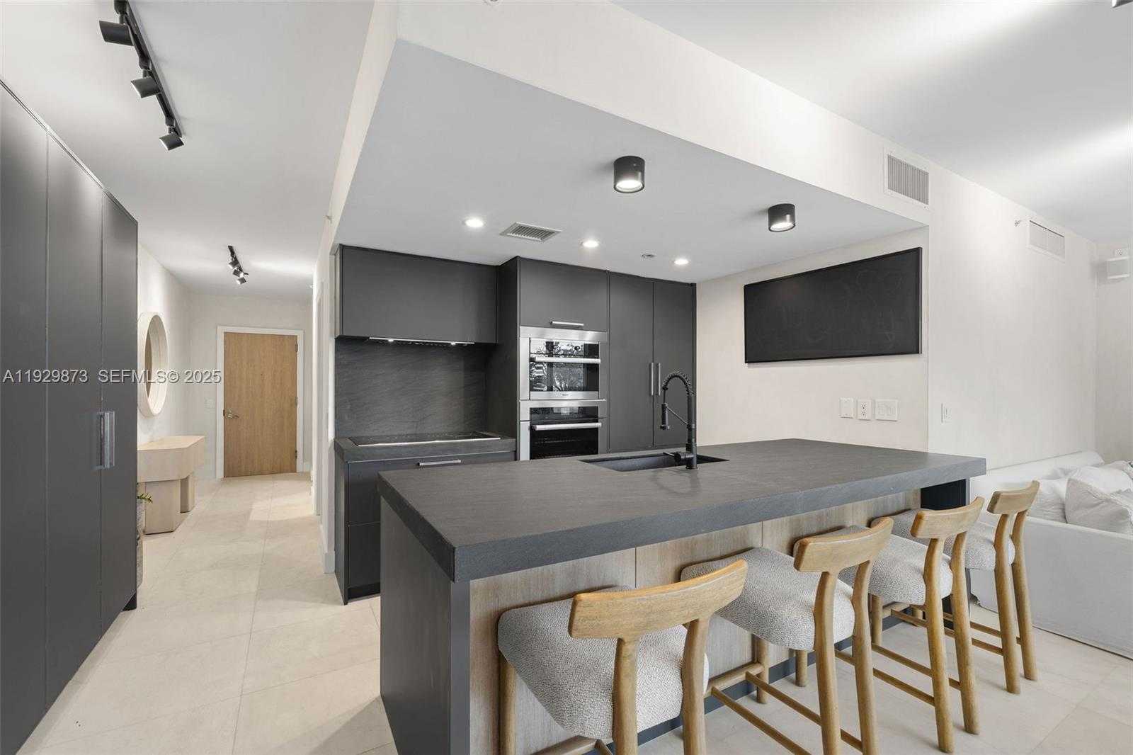 Small Image of 5875 COLLINS AVE #501, Miami Beach Number 5