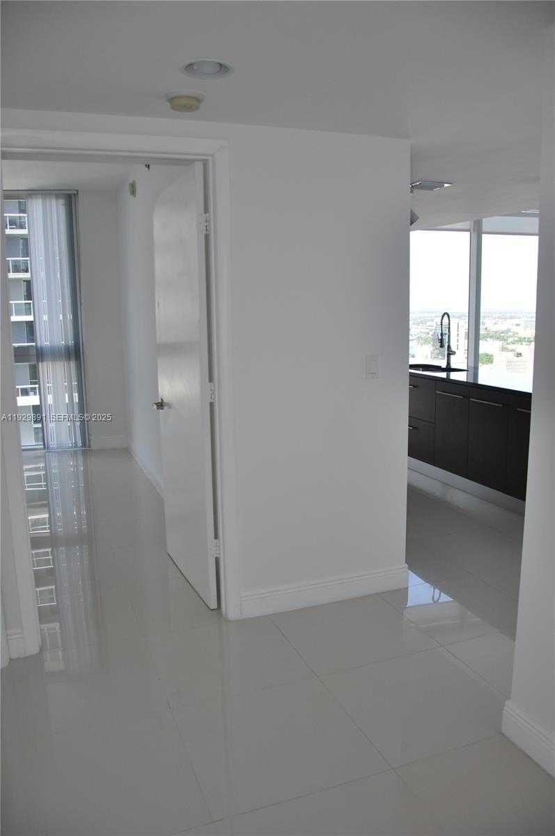 Small Image of 475 BRICKELL AVE #4215, Miami Number 10