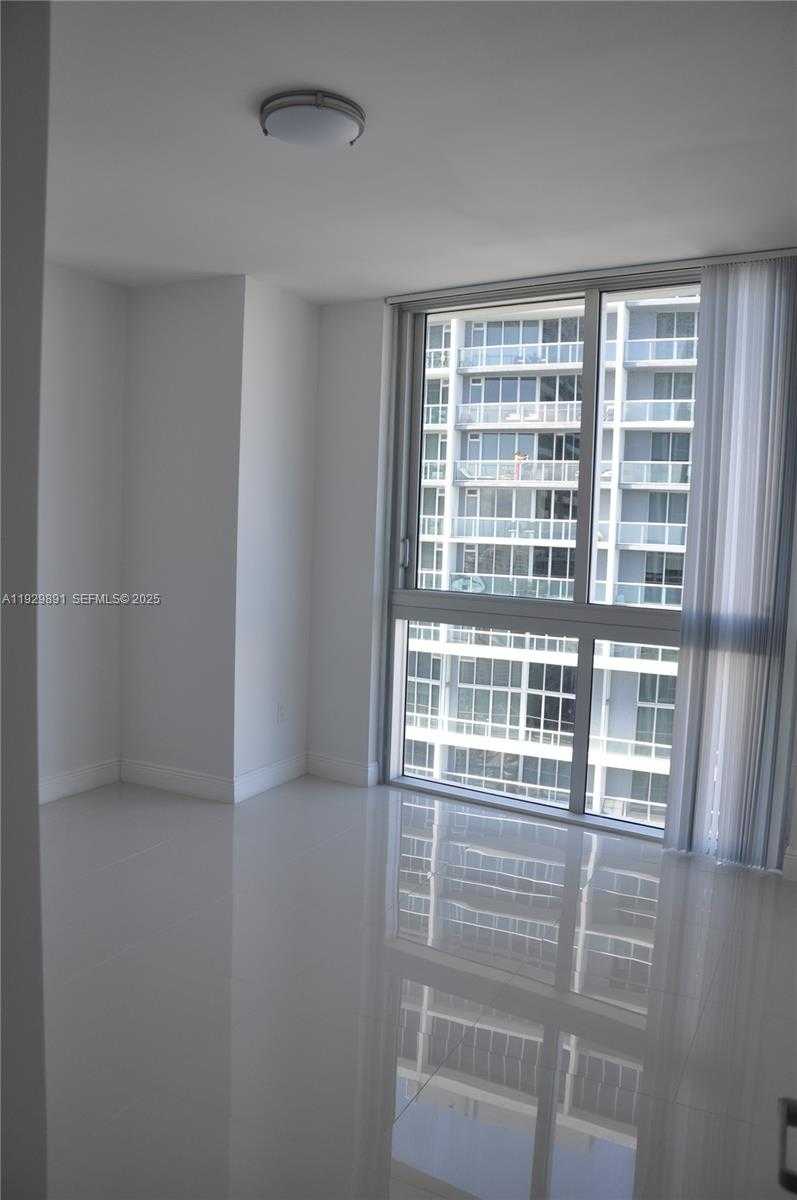 Small Image of 475 BRICKELL AVE #4215, Miami Number 11