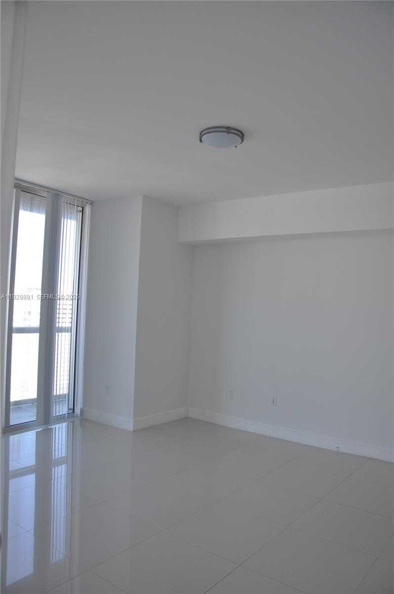 Small Image of 475 BRICKELL AVE #4215, Miami Number 6