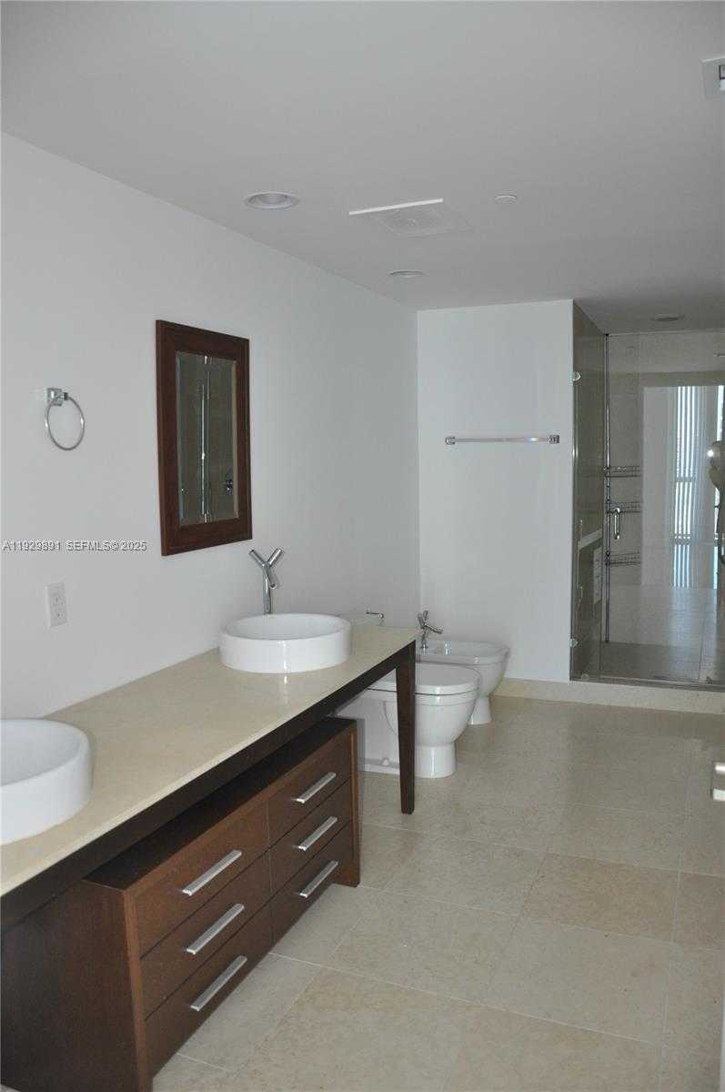 Small Image of 475 BRICKELL AVE #4215, Miami Number 7